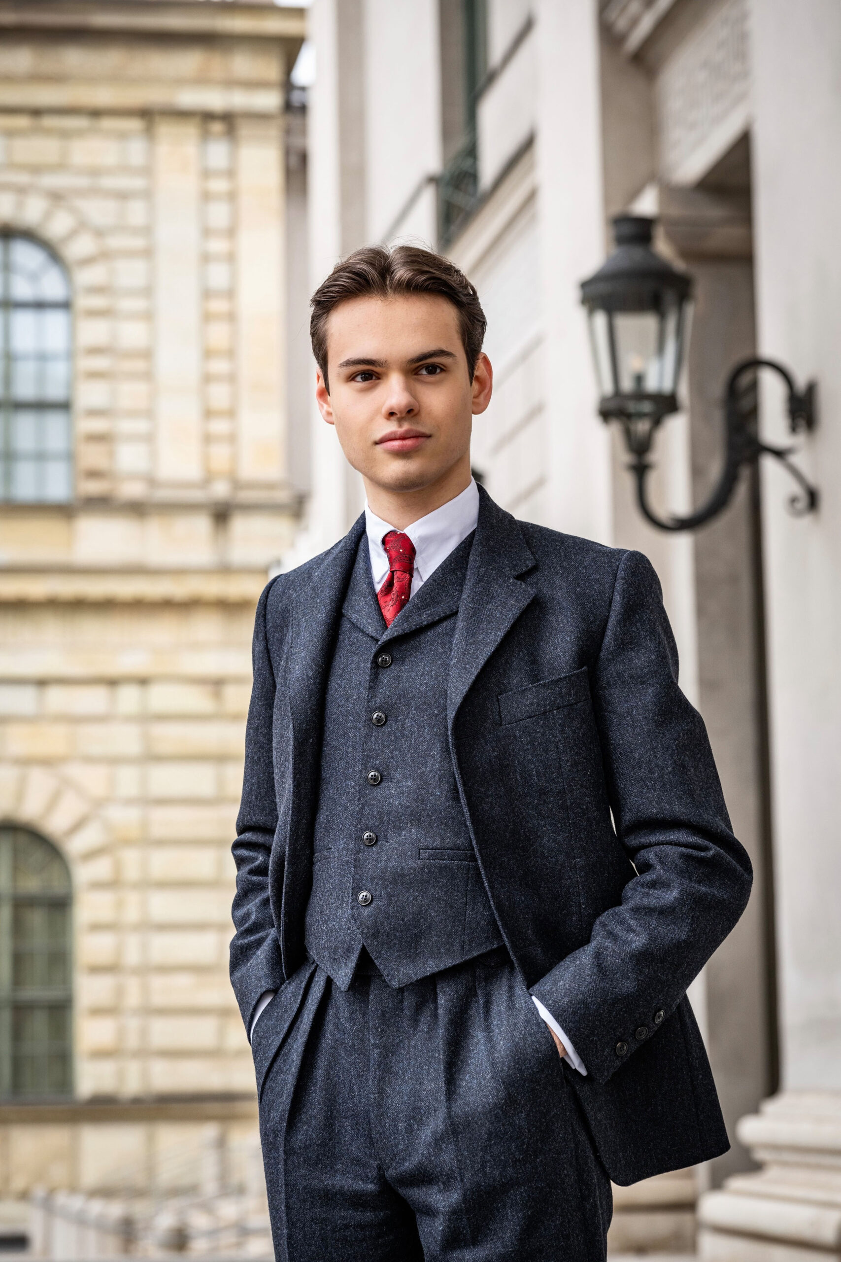 Maximilian Cem Haberstock PORTRAIT @Anja Ostermann (in front of Bavarian State Opera) 2024